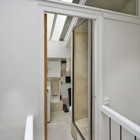 Atelier D'artiste En Plein * Parijs