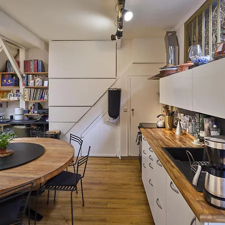 Atelier D'artiste En Plein Parijs