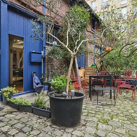 Atelier D'artiste En Plein Appartement Parijs